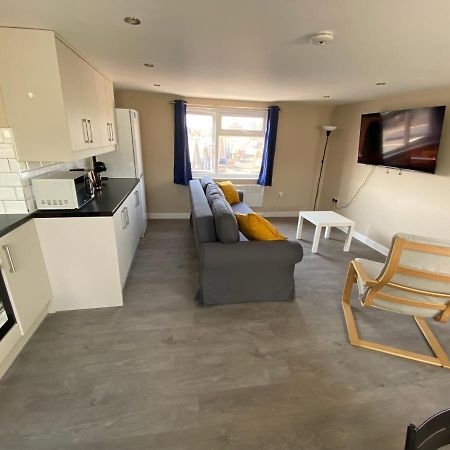 לונדון Stunning 1 Bedroom Flat In Wood Green מראה חיצוני תמונה